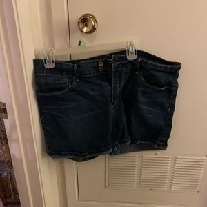 Denizen women’s shorts size 16